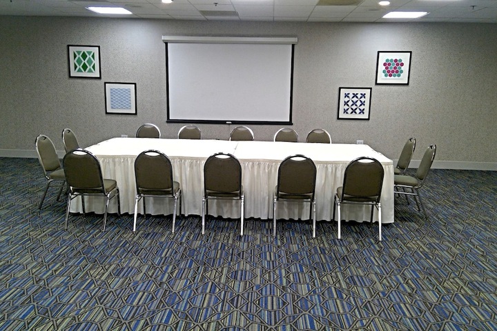 Holiday Inn Express Hotel & Suites Tracy by IHG