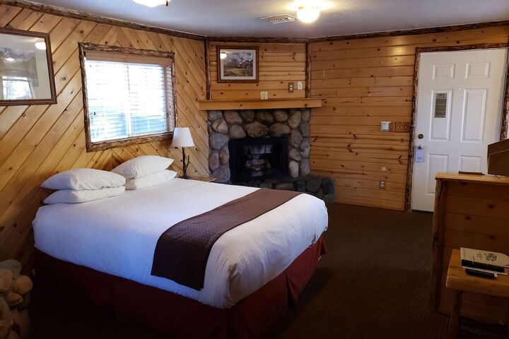 Room 53 of 76