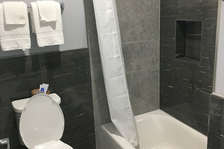 Room 10 of 16