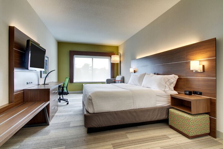 Holiday Inn Express & Suites Aurora - Naperville by IHG