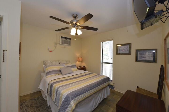 Room 21 of 34