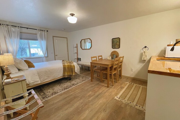 Emerald Valley Inn