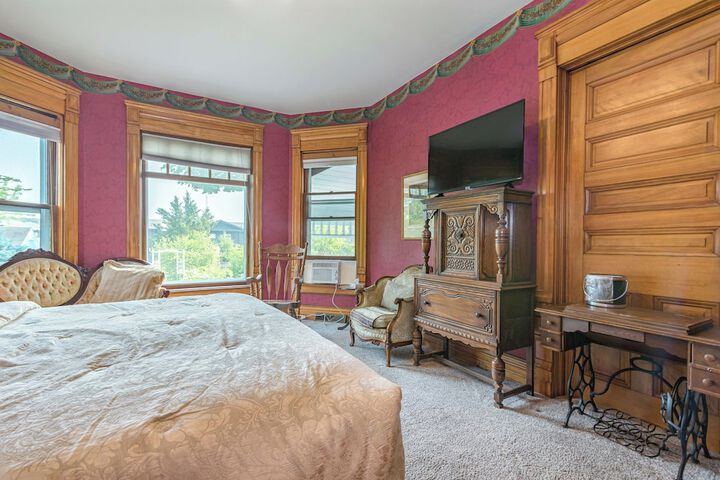 Room 8 of 88