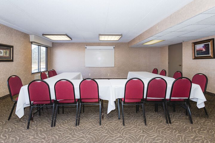 Ramada Hotel & Conference Center by Wyndham Plymouth