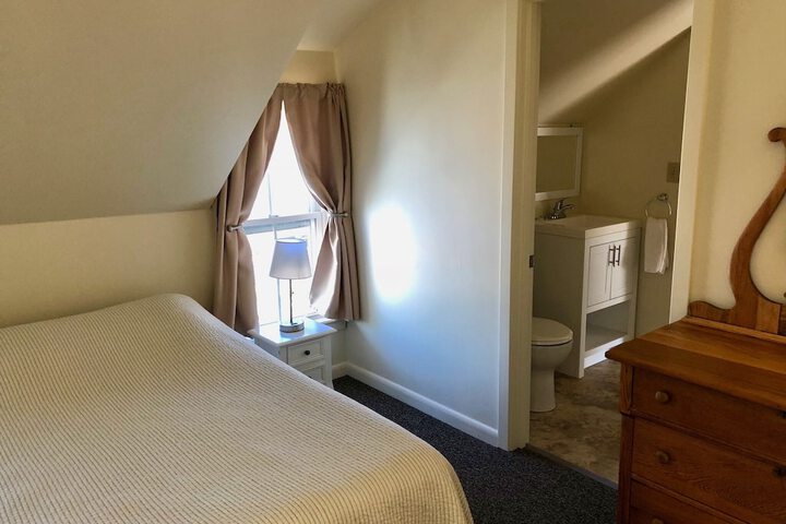Room 9 of 11