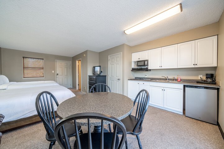 The Hamilton - Lakefront & Studio Suites Hot Springs