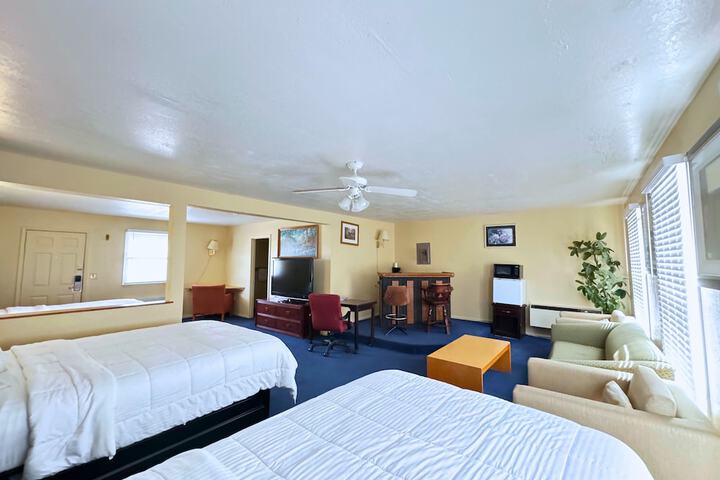 Room 6 of 8
