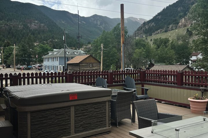 Clear Creek Inn