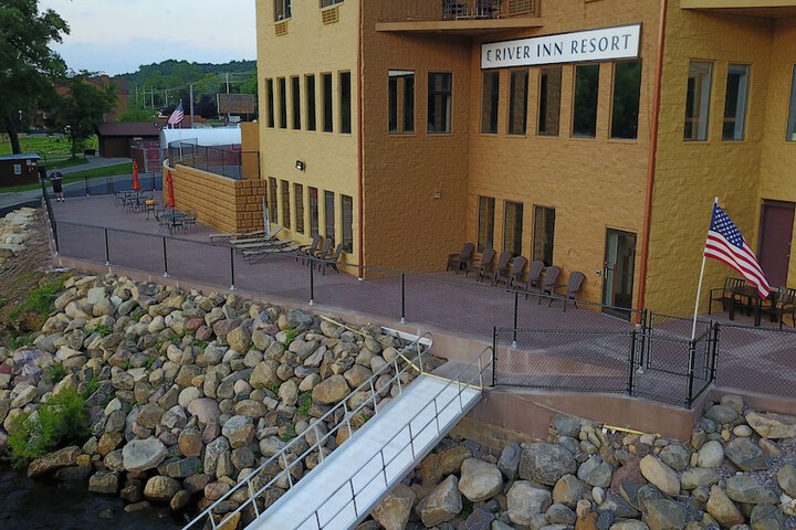 Natura Vue Resort & Boathouse