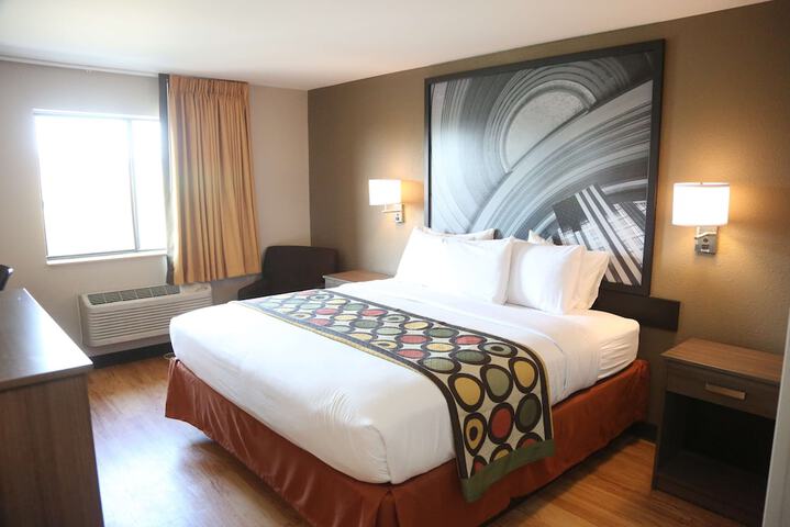 Room 13 of 27