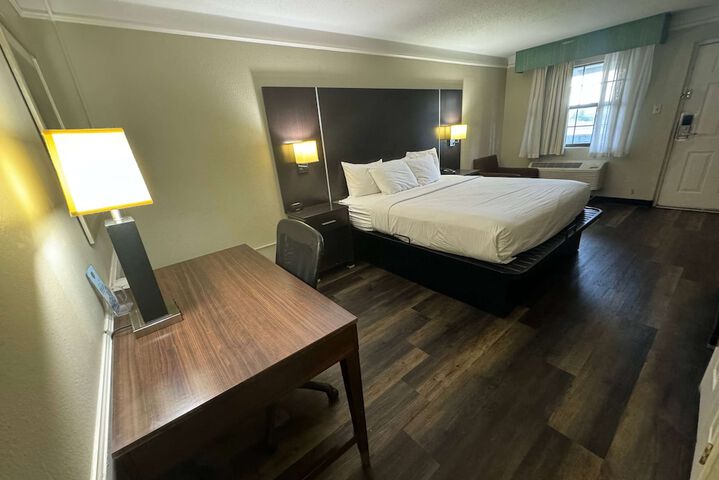 Room 16 of 37