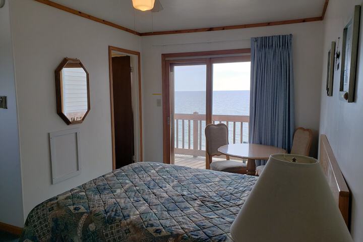 Algoma Beach Motel