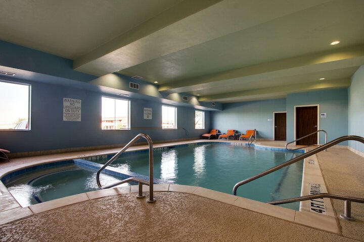 Holiday Inn Express Hotel & Suites Vernon College Area by IHG