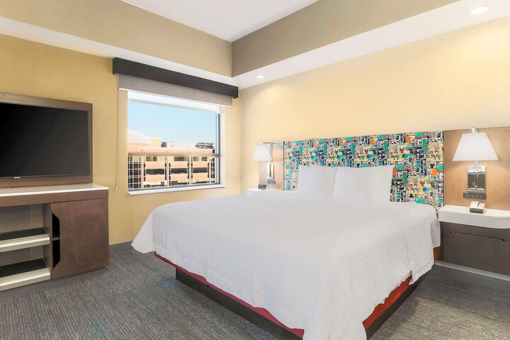 Hampton Inn & Suites Pittsburgh-Downtown
