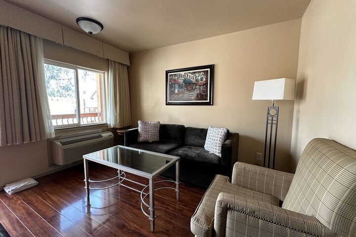 Room 16 of 38