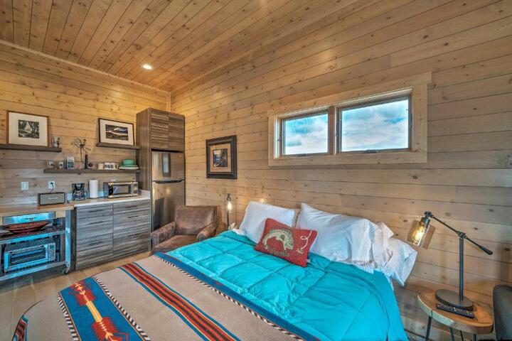 Ennis Lake Studio w / Kayak Pool & Fire Pit!