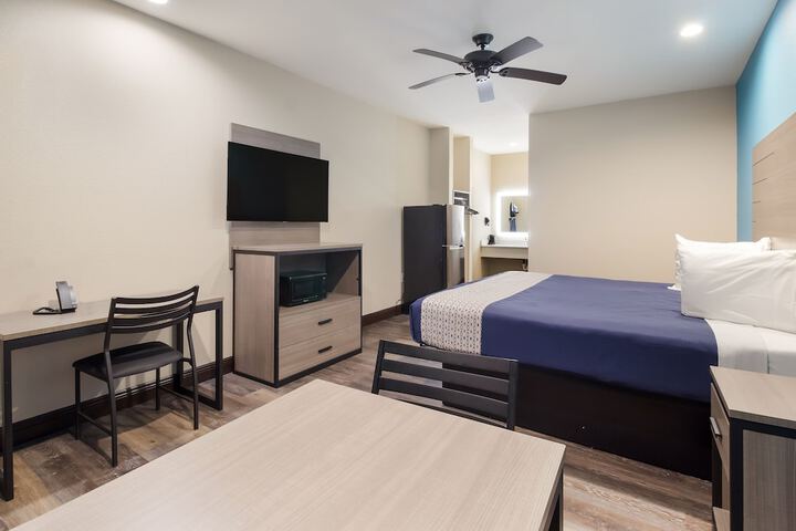 Room 17 of 19