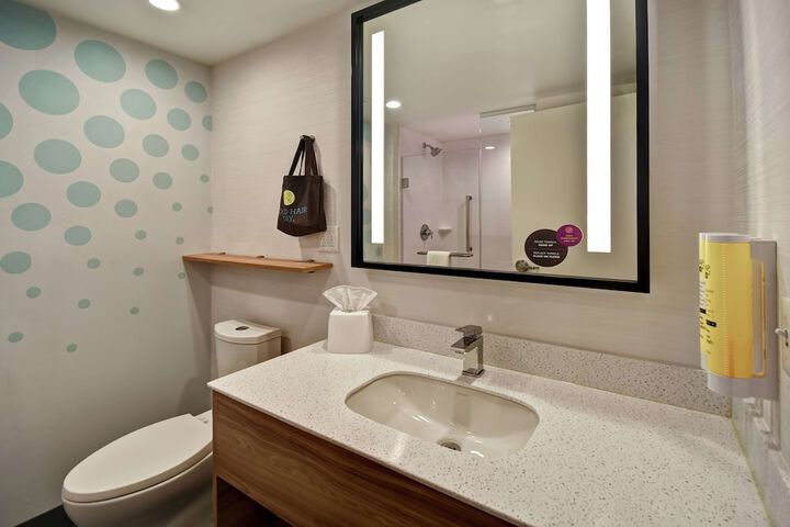 Tru by Hilton Sterling Heights Detroit