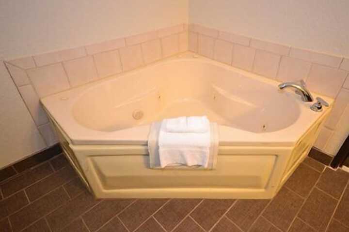Hot Tub 58 of 59