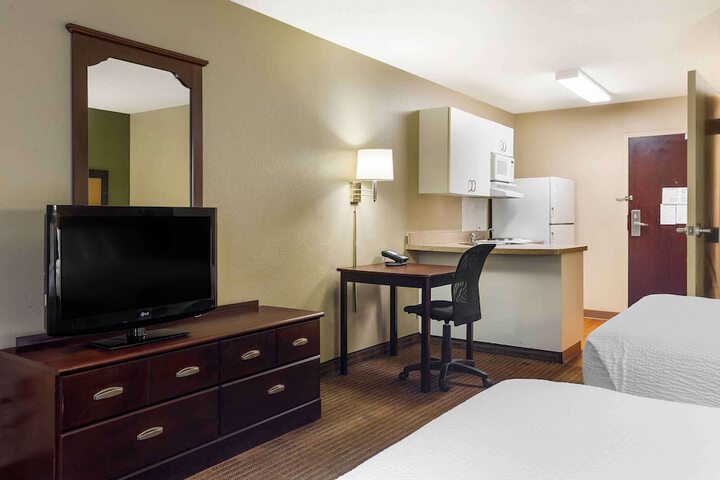 Room 11 of 28