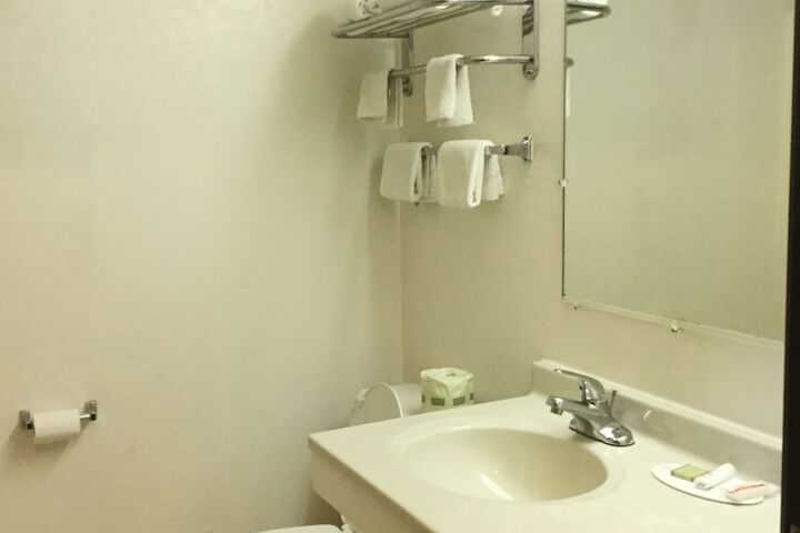 Room 8 of 16