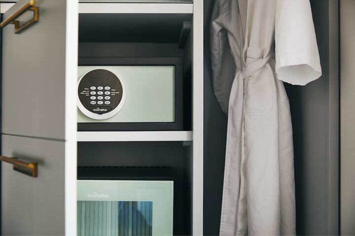 Room 11 of 33