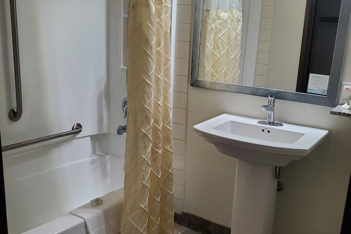 Room 16 of 46