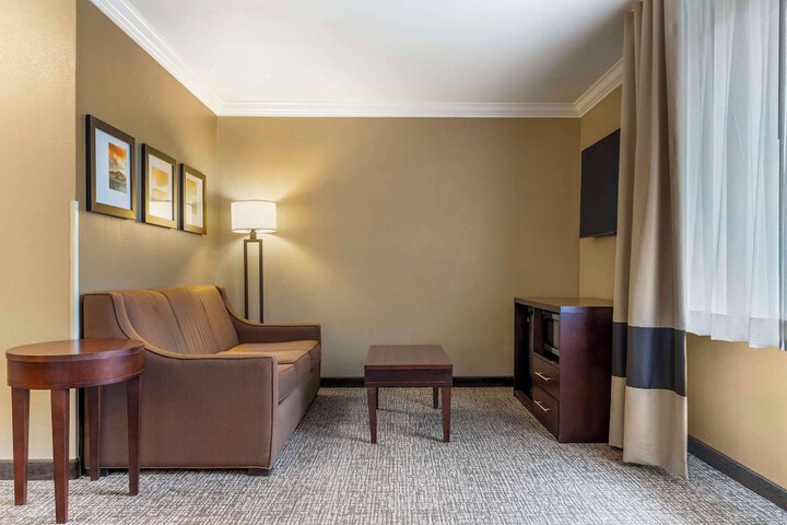 Room 28 of 62