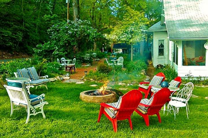 Maple Leaf Cottage Inn