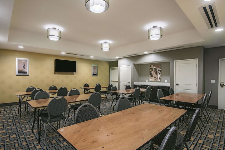 La Quinta Inn & Suites by Wyndham Karnes City - Kenedy
