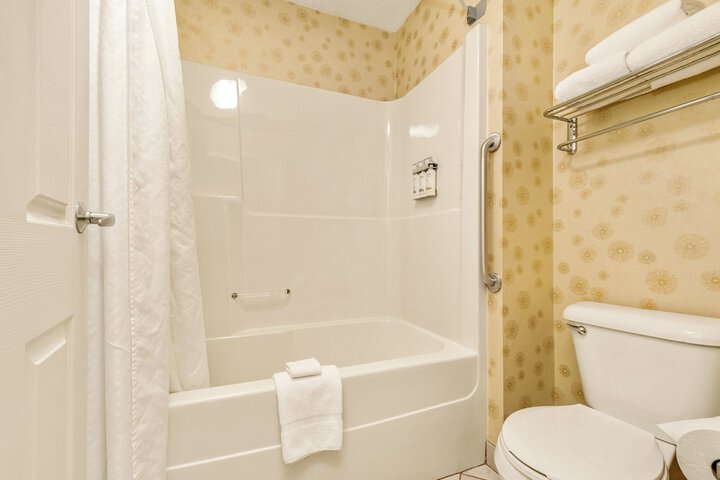 Room 126 of 200