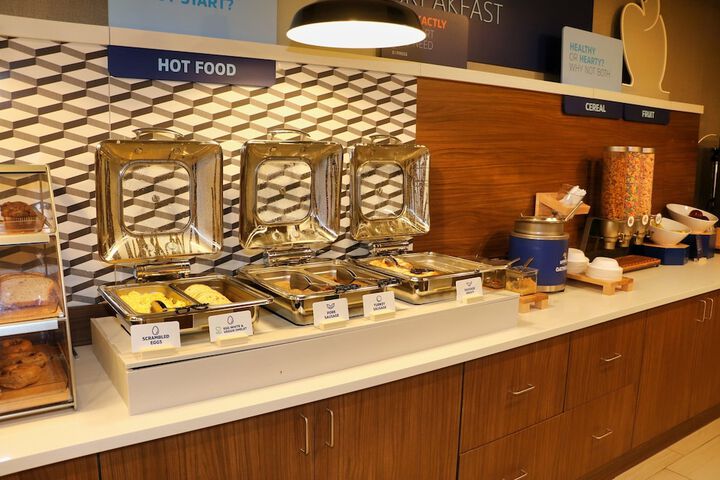 Holiday Inn Express & Suites Douglas by IHG