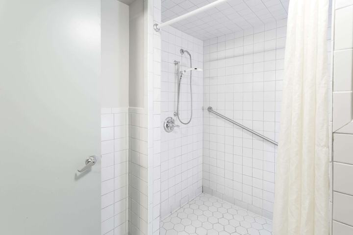Room 9 of 20