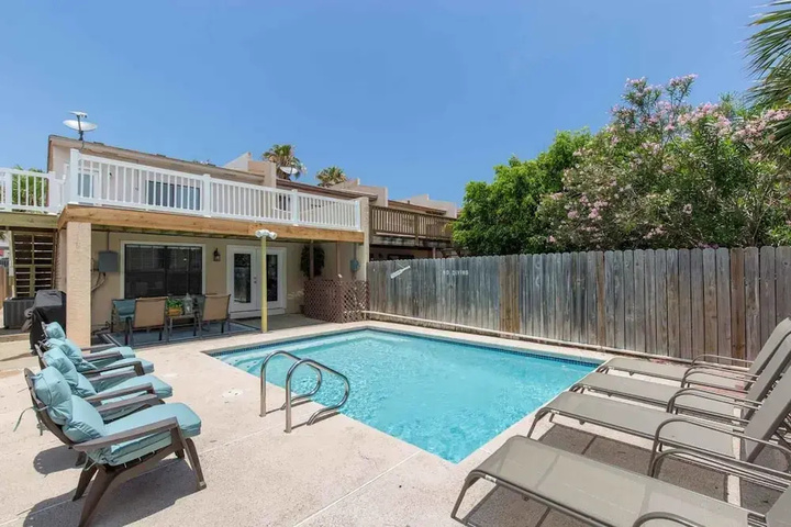 TREASURE ISLAND TOWNHOUSE
