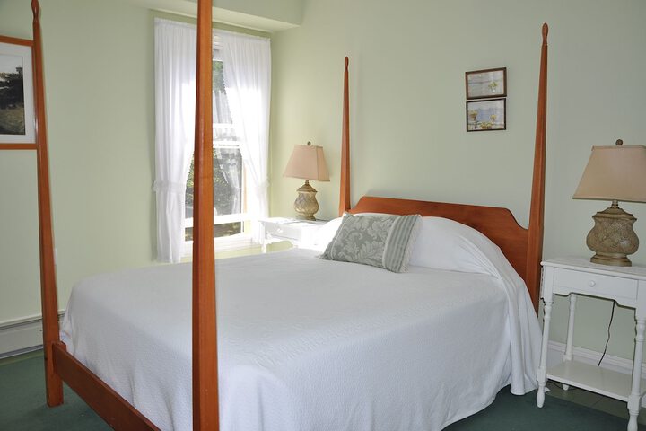 Room 8 of 15