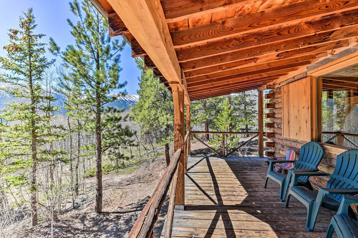Idyllic Twin Lakes Escape w / Views of the Lakes
