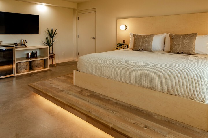 Brut Hotel