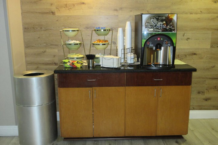 Breakfast/Coffee Service 29 of 35