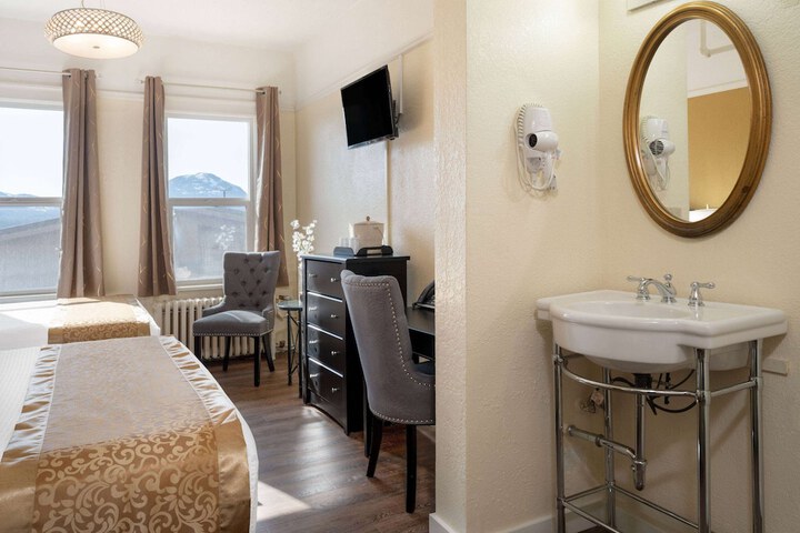 Room 35 of 67