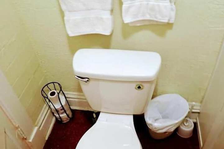 Room 44 of 101