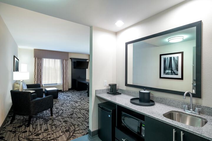 Hampton Inn & Suites Roanoke Airport