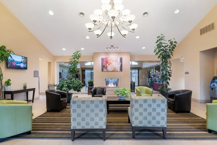 Comfort Inn & Suites