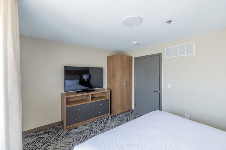 Room 28 of 64