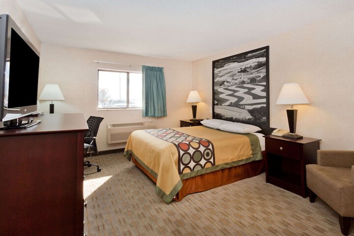 Room 9 of 14