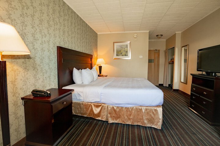 Room 8 of 17