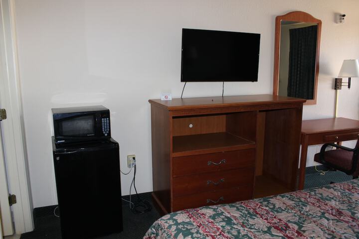 Room 10 of 13