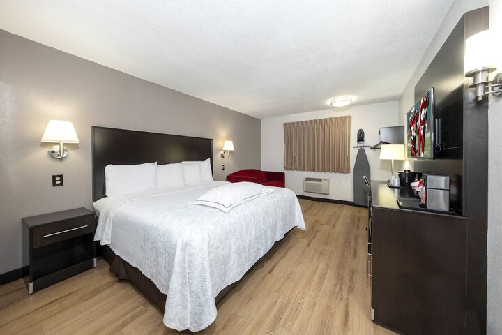 Red Roof Inn PLUS+ Huntsville