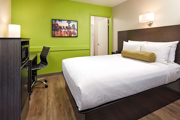 Room 14 of 25