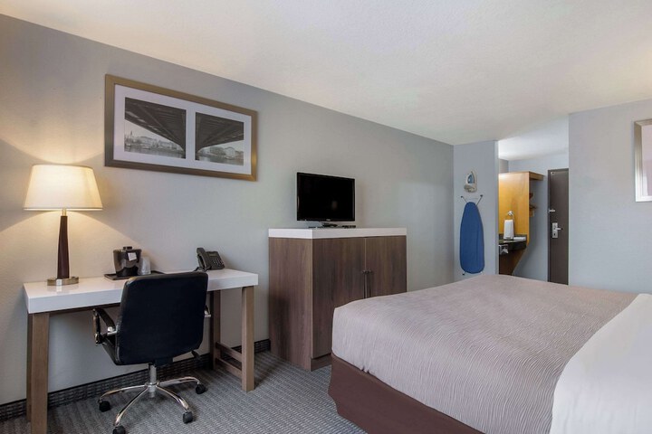 Room 16 of 42