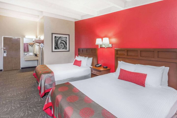 Room 10 of 29